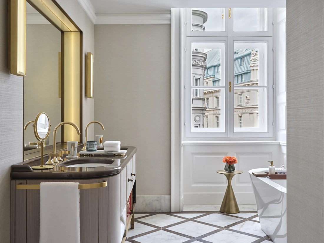<p><span>Marble floors, brass fixtures and a fantastic view: Every room at Rosewood Vienna is equipped with a luxurious bathroom. The bathtub in the Executive Suite even offers an unobstructed view of St Peter&rsquo;s Cathedral. Photo: Rosewood Vienna</span><span></span></p>